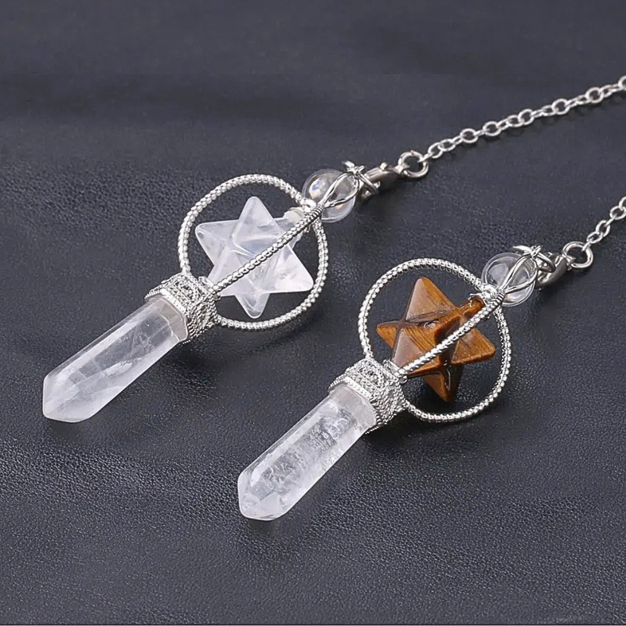 Pendule spirituel SINYA orné d'une étoile Merkaba en pierre naturelle et d'une pointe polie en quartz clair.