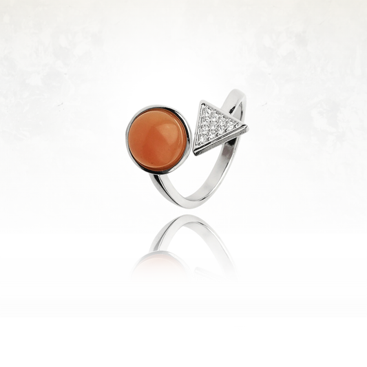 Bague ULLUL en argent ornée d'une améthyste ronde et d’un triangle pavé de zircons.