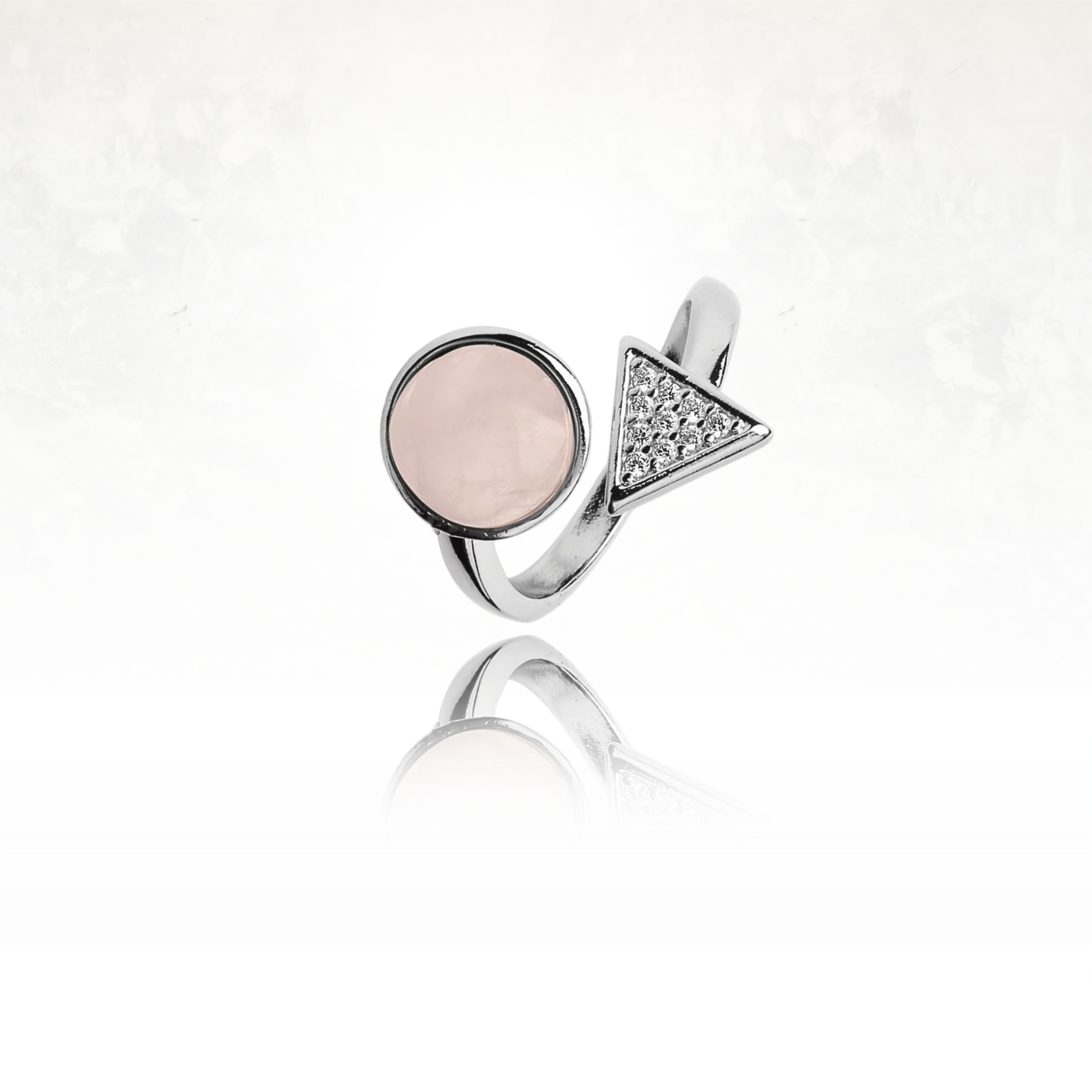 Création unique ULLUL : bijou en argent célébrant l’équilibre et la dualité.