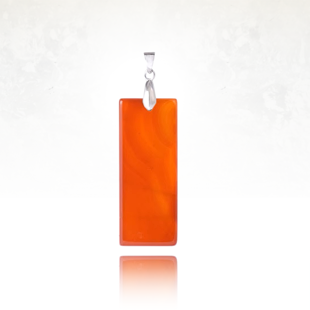Pendentif rectangulaire en pierre naturelle d'agate rouge monté sur une chaîne élégante.