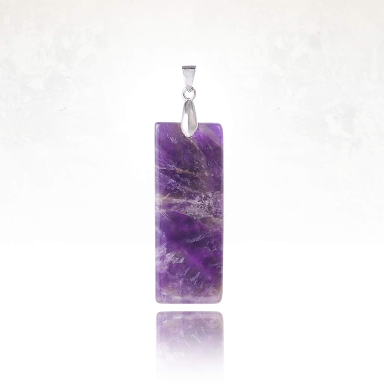 Pendentif fin en cristal naturel d'amethyste, collier ALLI pour un style épuré.
