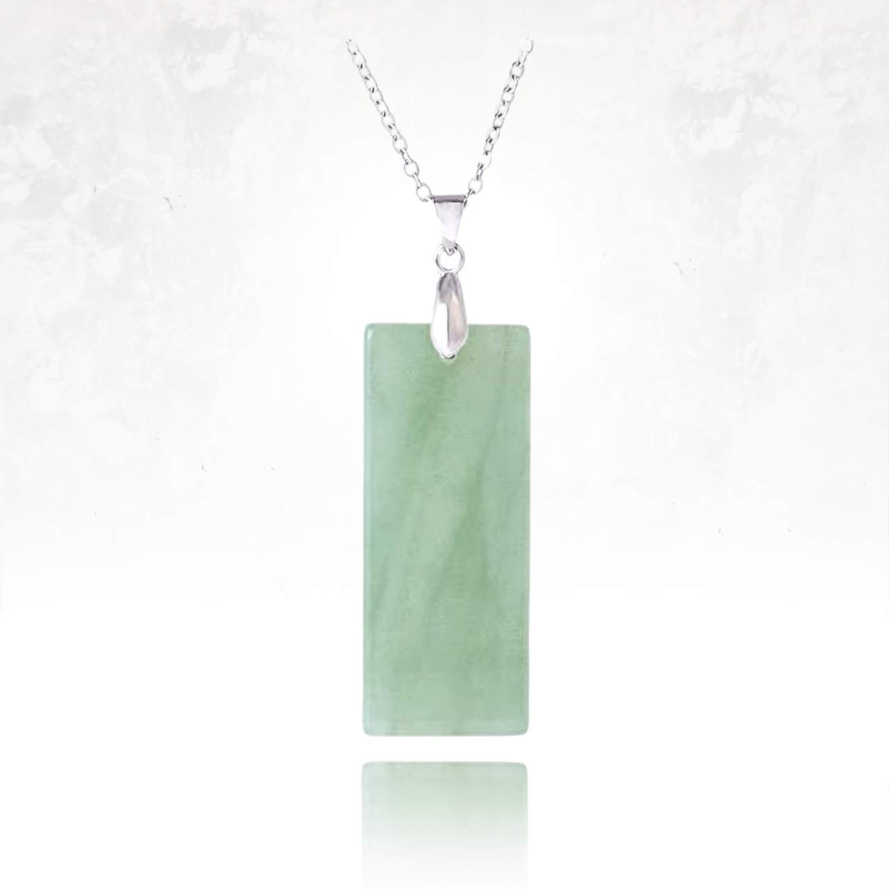 Pendentif ALLI en aventurine verte poli, bijou chic et minimaliste.
