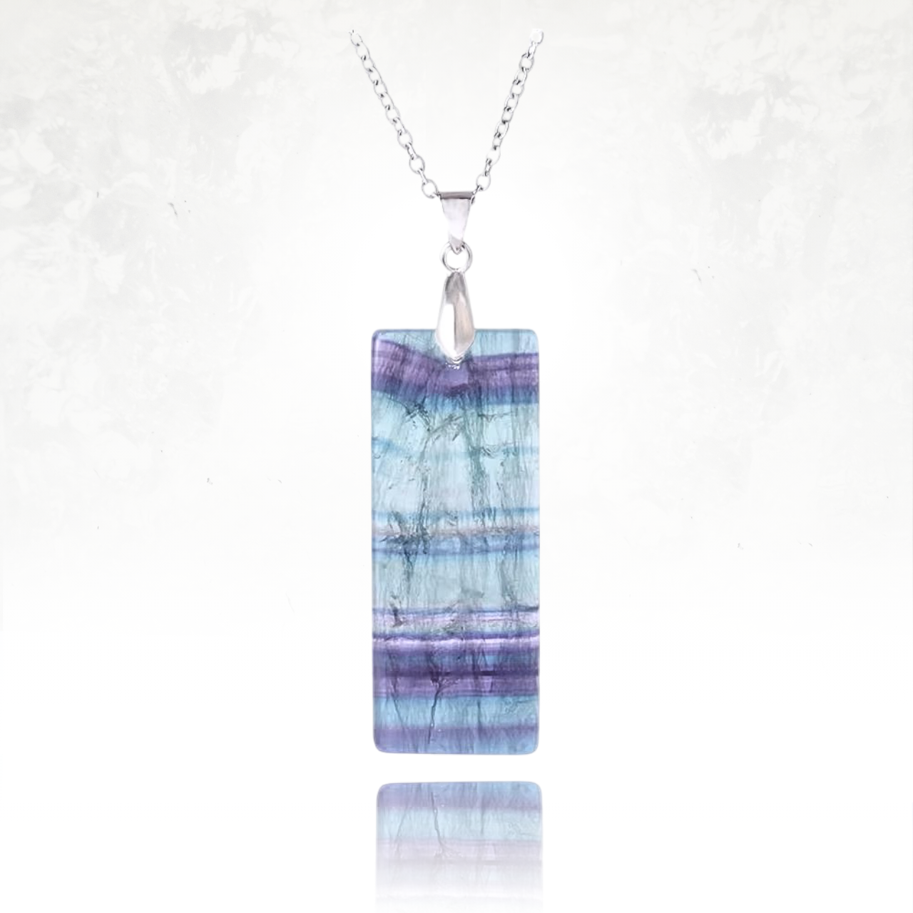 Collier ALLI avec pendentif en pierre naturelle de fluorite et chaîne en acier inoxydable.