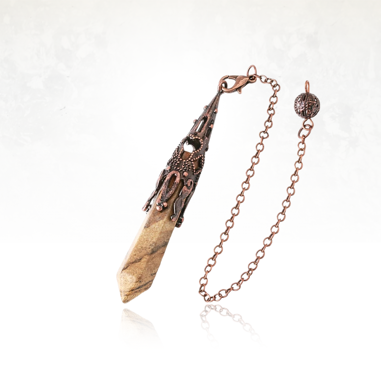 Accessoire de radiesthésie vintage en métal patiné et pierre naturelle de jaspe paysage