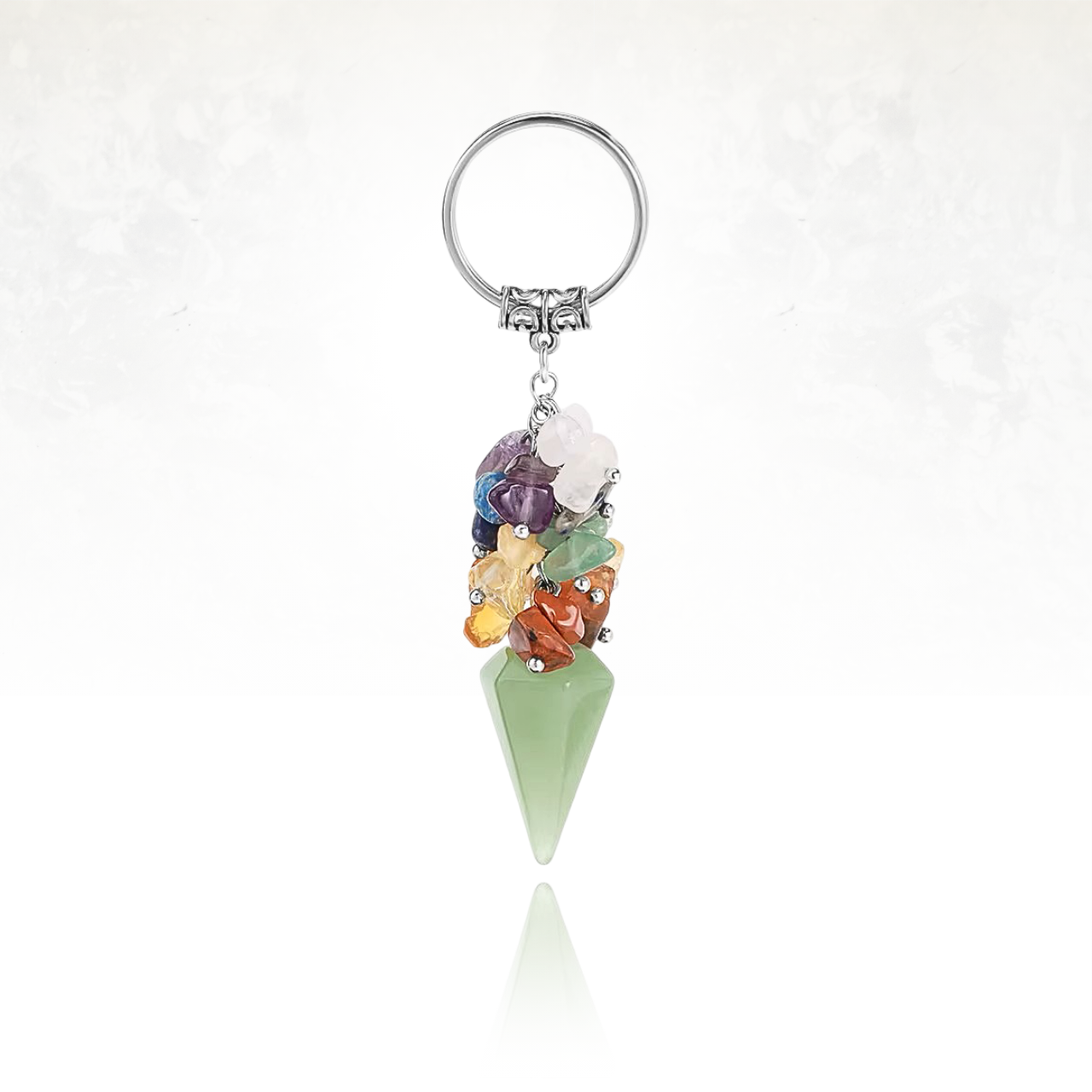 Porte-clé AVENTUM vibrant avec amas de pierres naturelles colorées et pendentif en pierre taillée d'aventurine