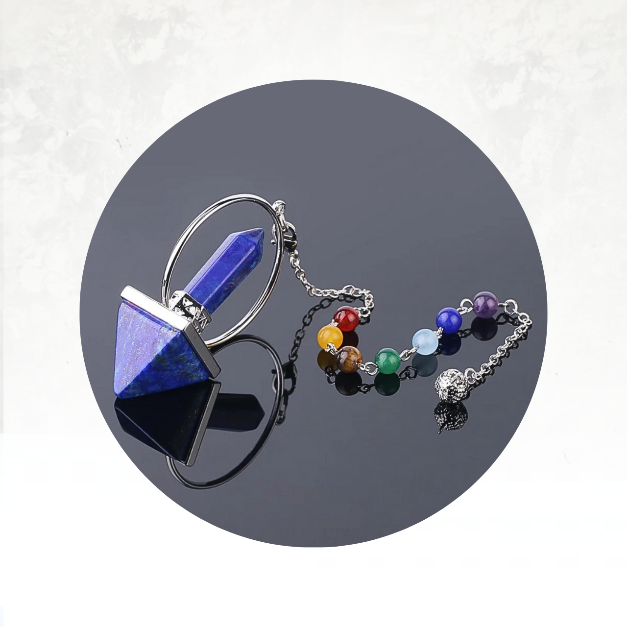 Accessoire spirituel puissant, combinant la force de l’onyx et l’équilibre des chakras pour des séances de radiesthésie précises.