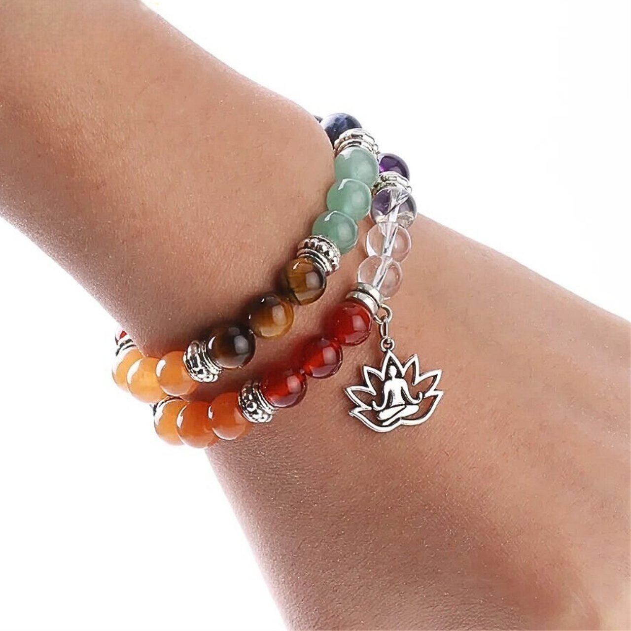 Accessoire bien-être LOTOMA en pierres semi-précieuses, favorisant l’équilibre énergétique grâce au symbole du lotus.