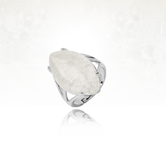 Bague CINTA en quartz clair sertie sur argent élégant.
